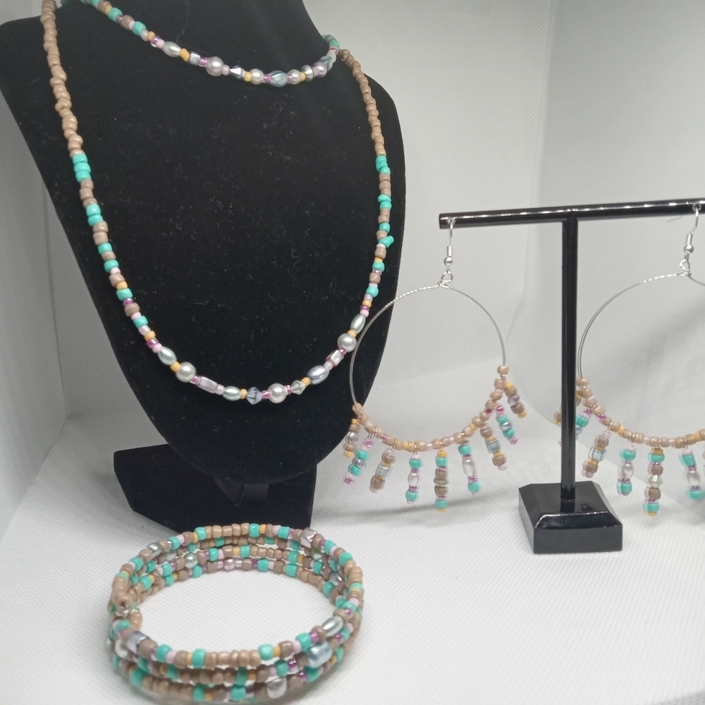 Hand Crafted Turquoise and Tan Beaded Necklace Set